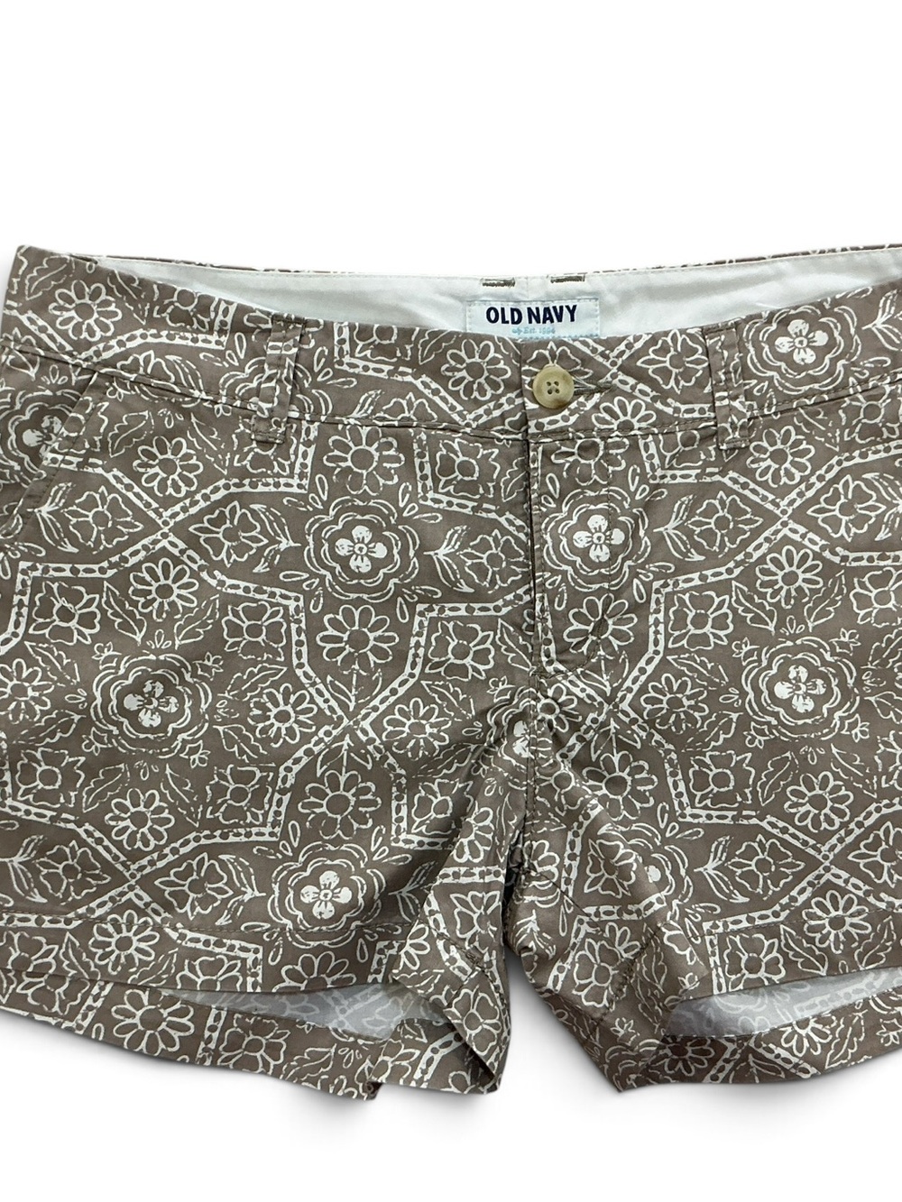 Old Navy Taupe White Floral Tile Shorts NWOT Size 6